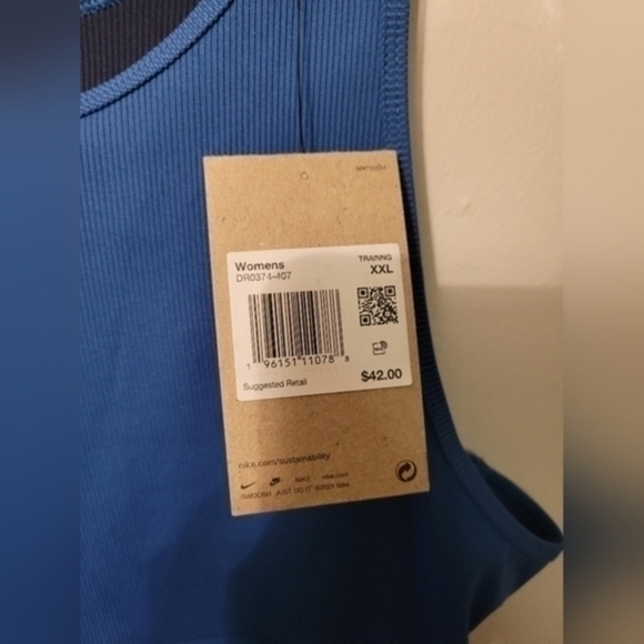 Nike Yoga Tank Top - Picture 2 of 3